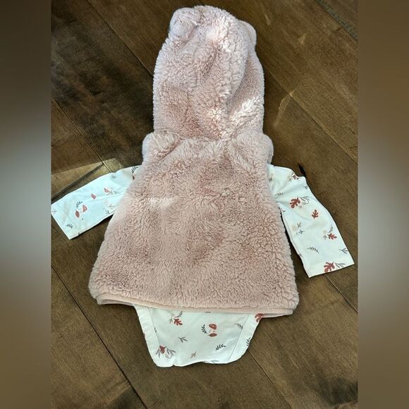 Cynthia Rowley 2 pc set Faux Fur Vest with Hood and Matching One Piece 0-3 Mo - Picture 2 of 4